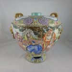 Chinese Qing Dynasty Porcelain Vase, famille rose