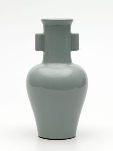 Qianlong porcelain arrow vase