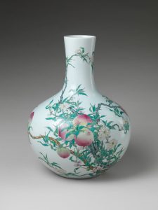 Qianlong porcelain vase nine peaches