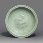 A LONGQUAN CELADON 'DRAGON' CHARGER YUAN DYNASTY (1271-1368)