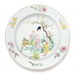 A FINELY PAINTED FAMILLE ROSE CHARGER, QING DYNASTY, YONGZHENG PERIOD, CA. 1730, WITH THE INCISED JOHANNEUM MARK N = I83 I