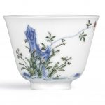 A FINE AND RARE WUCAI 'NARCISSUS' MONTH CUP MARK AND PERIOD OF KANGXI